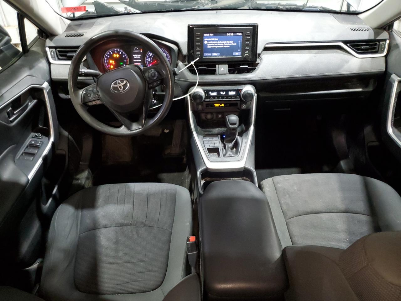 Toyota RAV4 Le Image 6