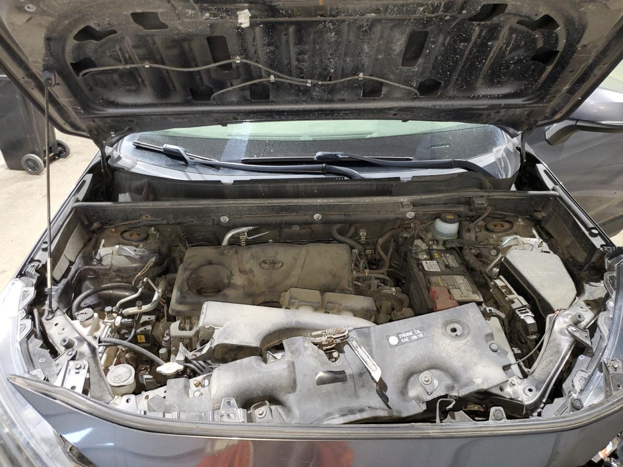 Toyota RAV4 Le Image 4