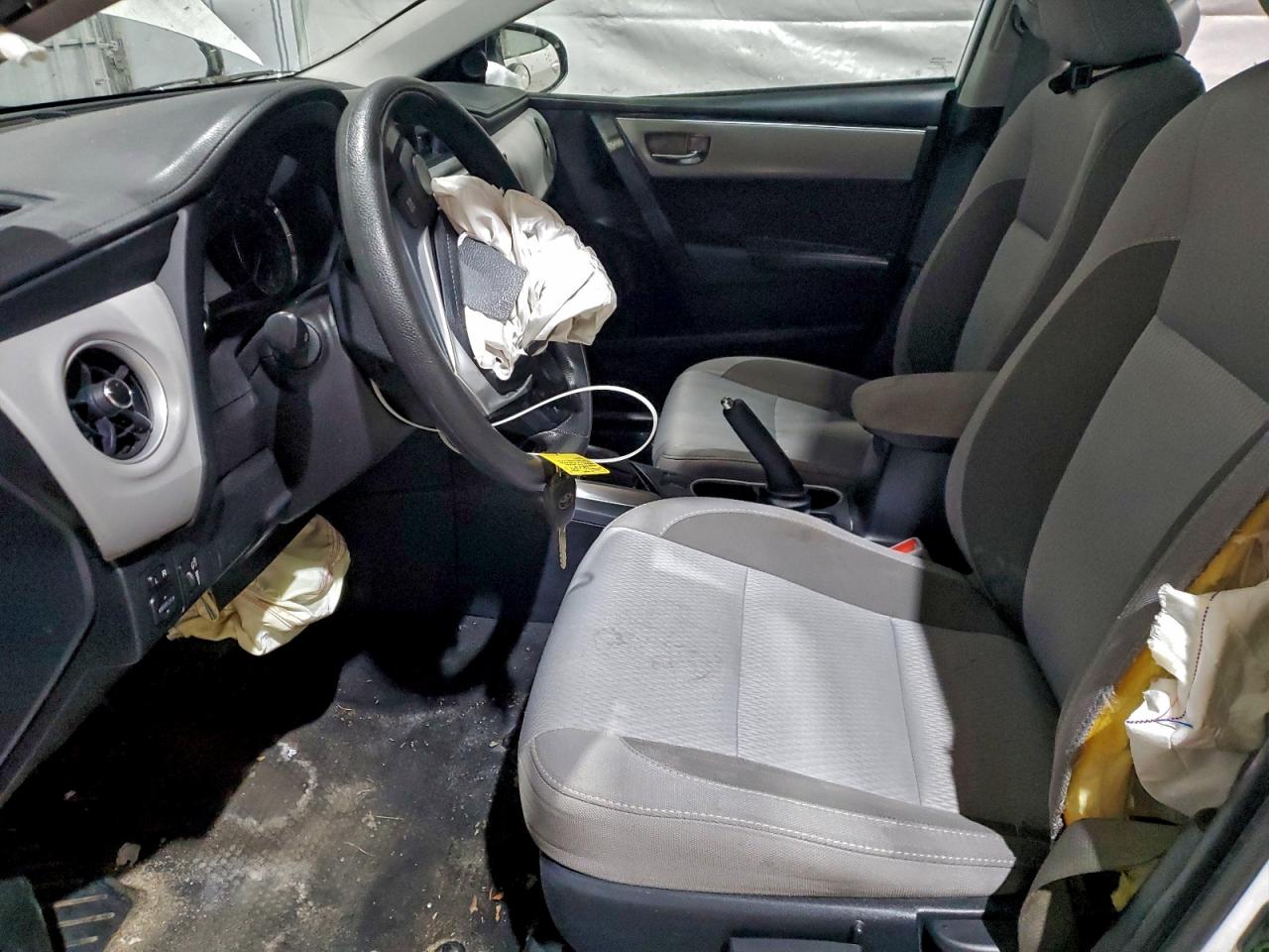 Toyota Corolla L Image 5