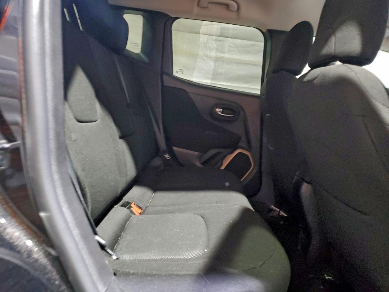 Jeep Renegade Latitude Image 8