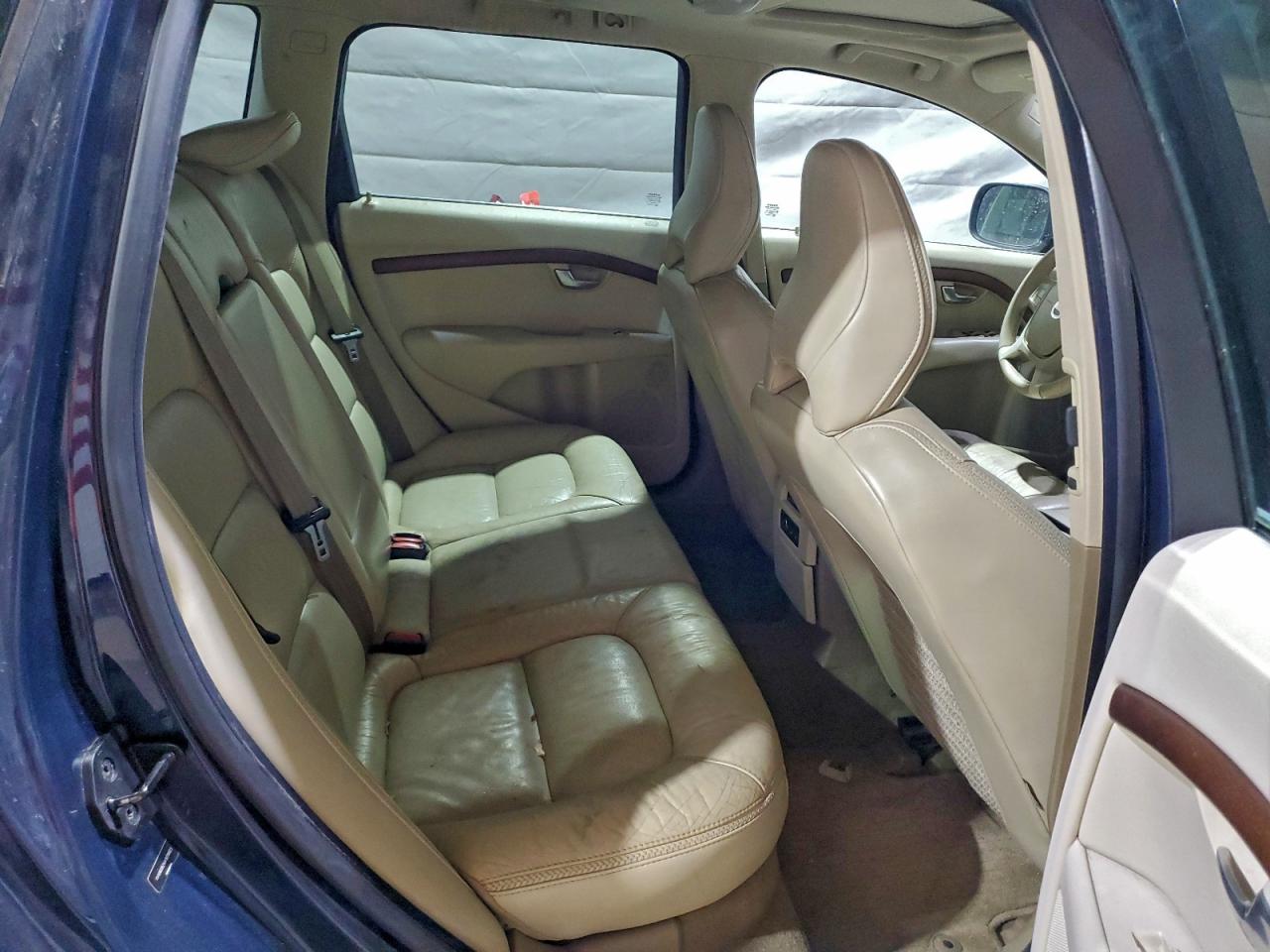 Volvo XC70 3.2 Image 8