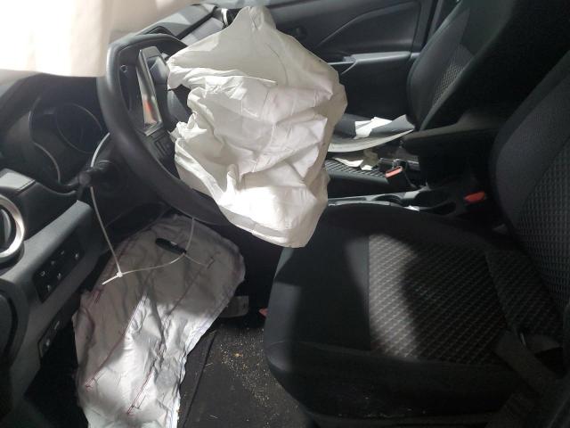 Nissan Versa S Image 6