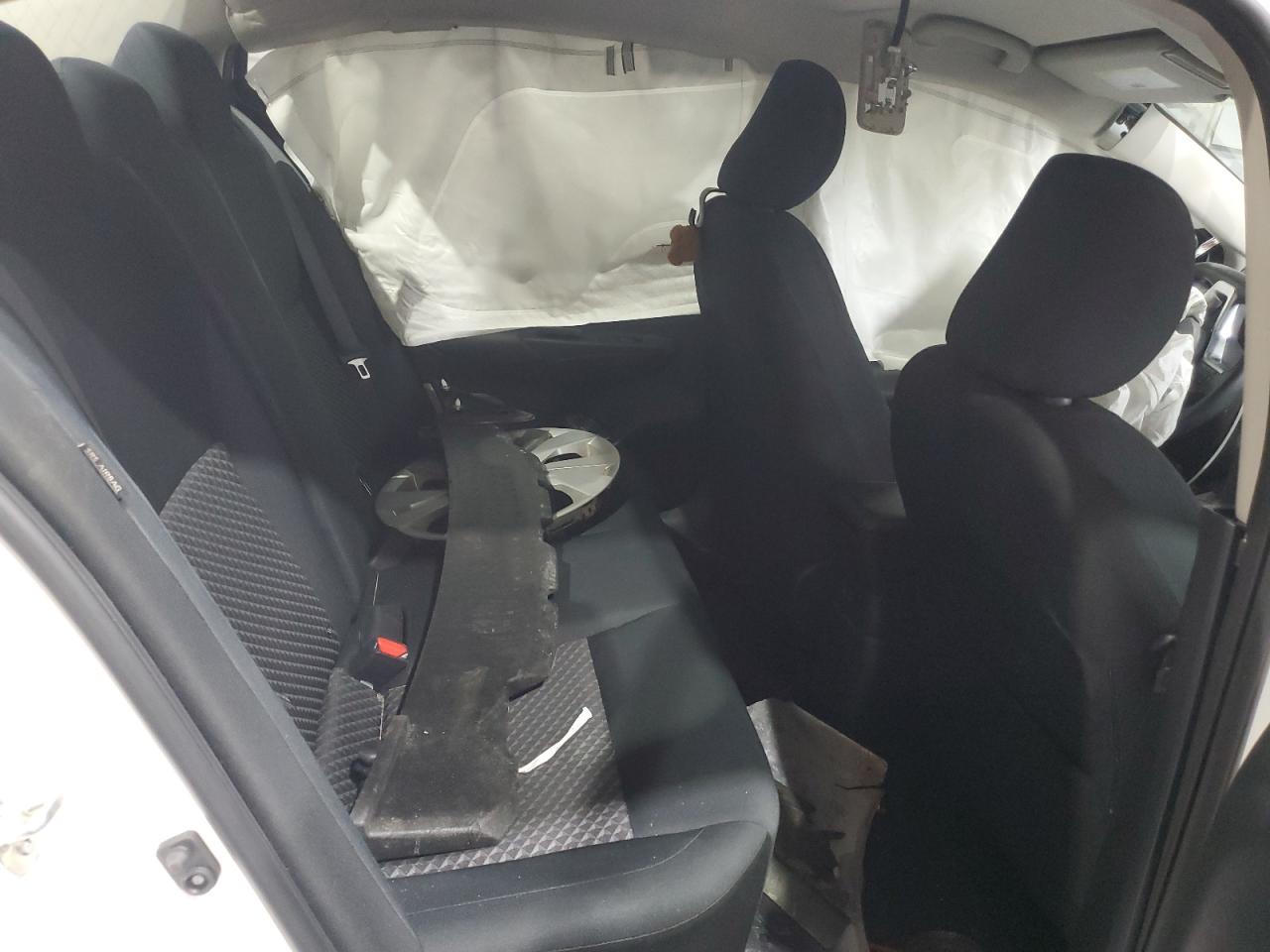 Nissan Versa S Image 7