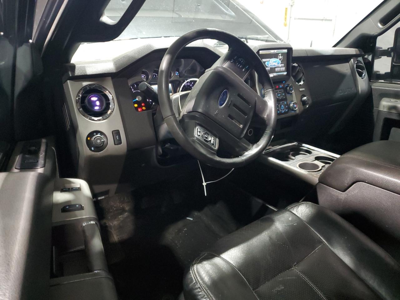 Ford F-350 Super Duty Image 11