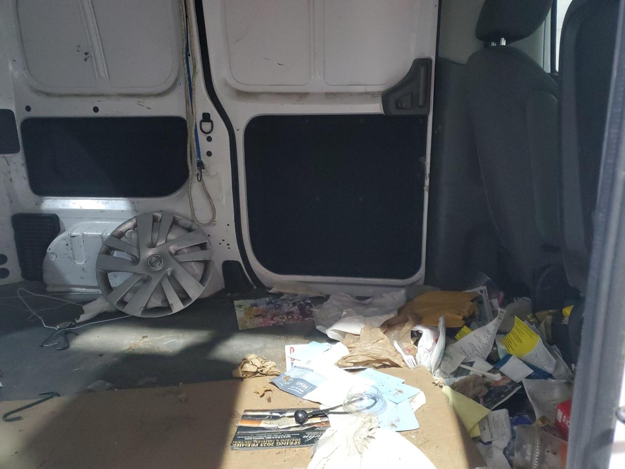 Nissan Nv 2.5s Image 11