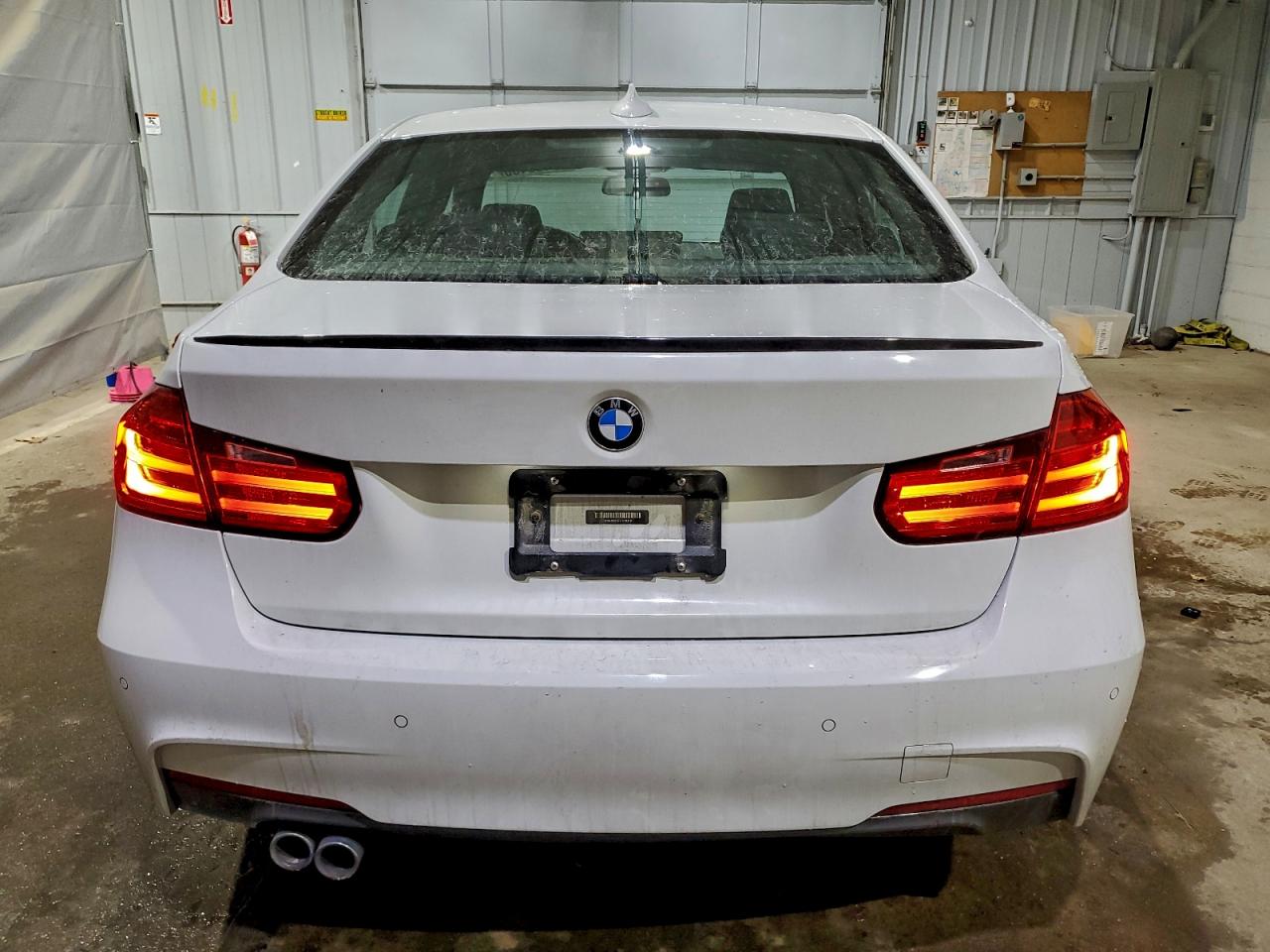 BMW 3 Series I Image 12