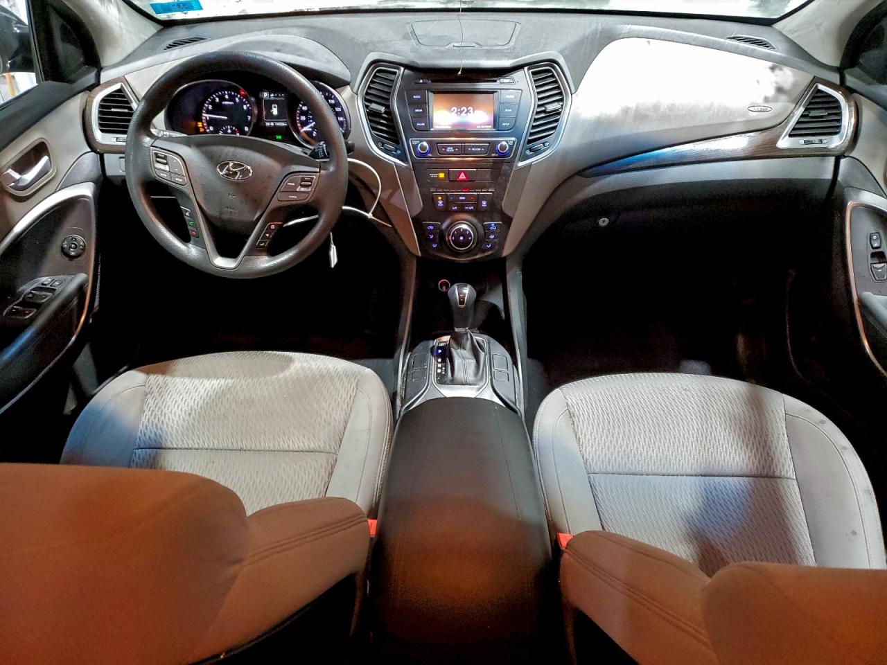 Hyundai SANTA FE Image 8