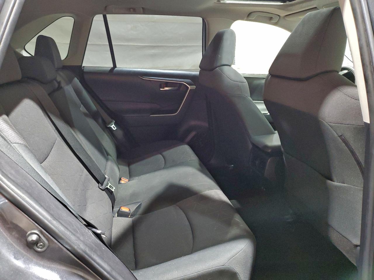 Toyota RAV4 Xle Image 8