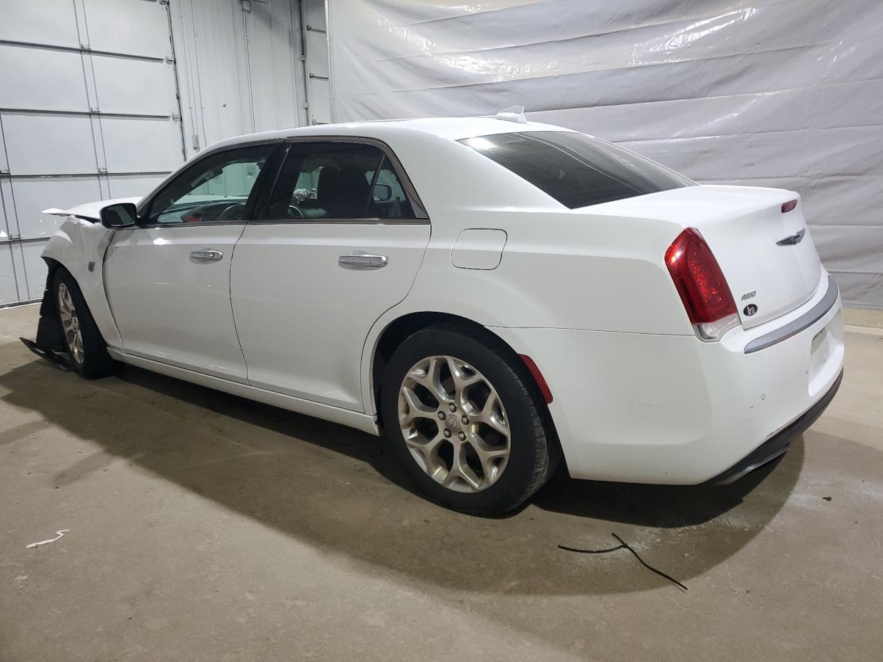 Chrysler 300 Platinum Image 2
