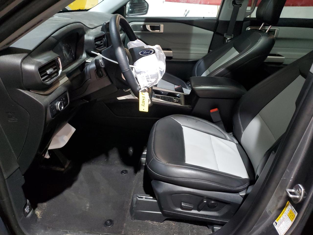 Ford Explorer Xlt Image 8