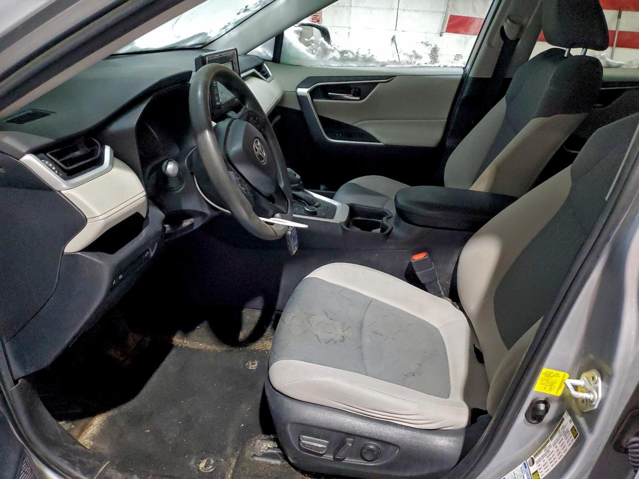 Toyota RAV4 Xle Image 3