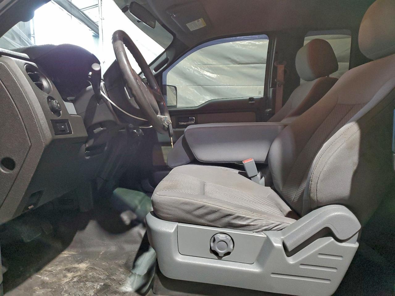 Ford F-150 Super Cab Image 5