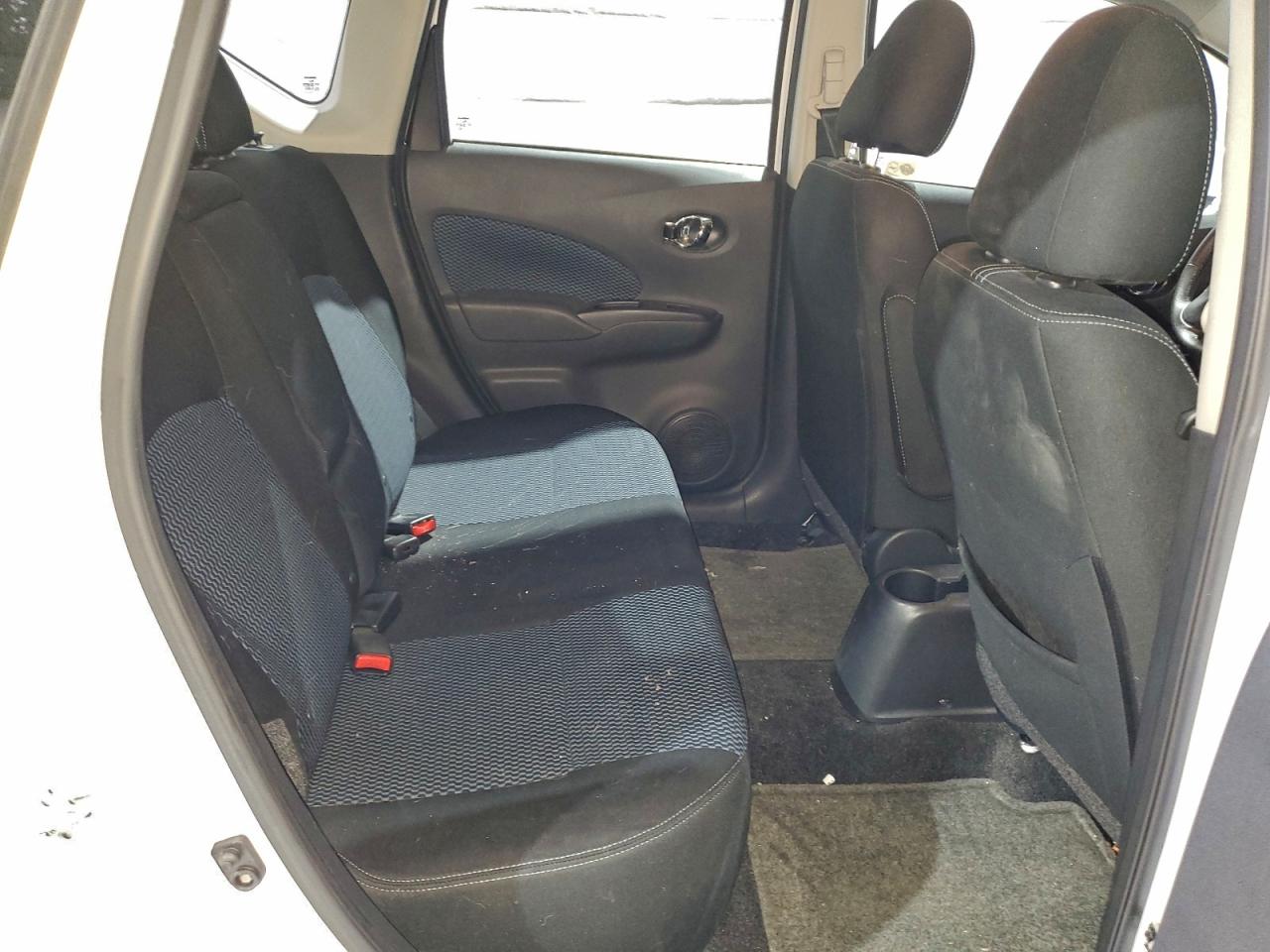 Nissan Versa S Image 4