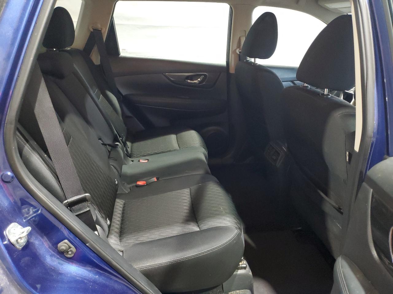 Nissan Rogue S Image 5