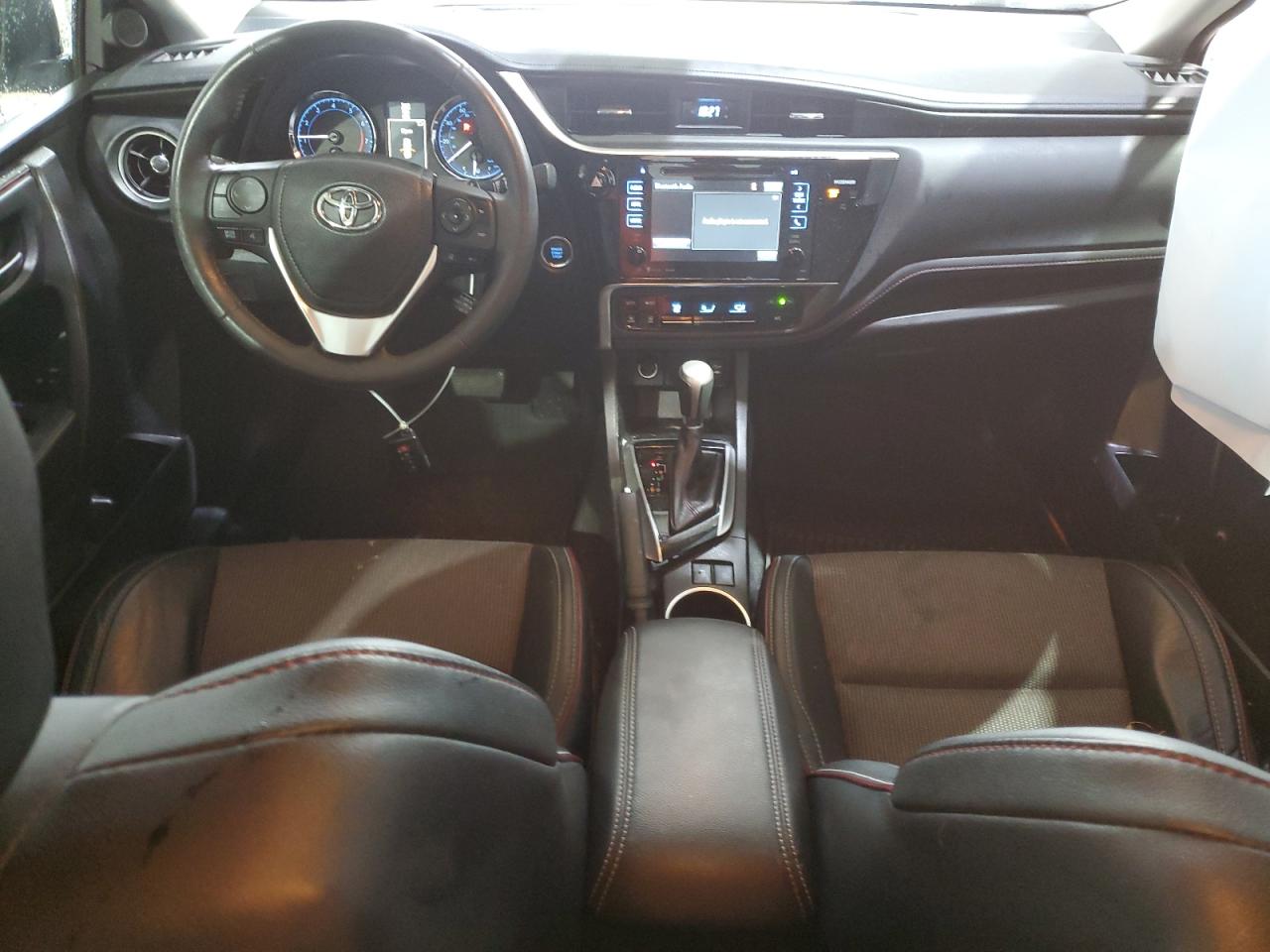 Toyota Corolla L Image 4