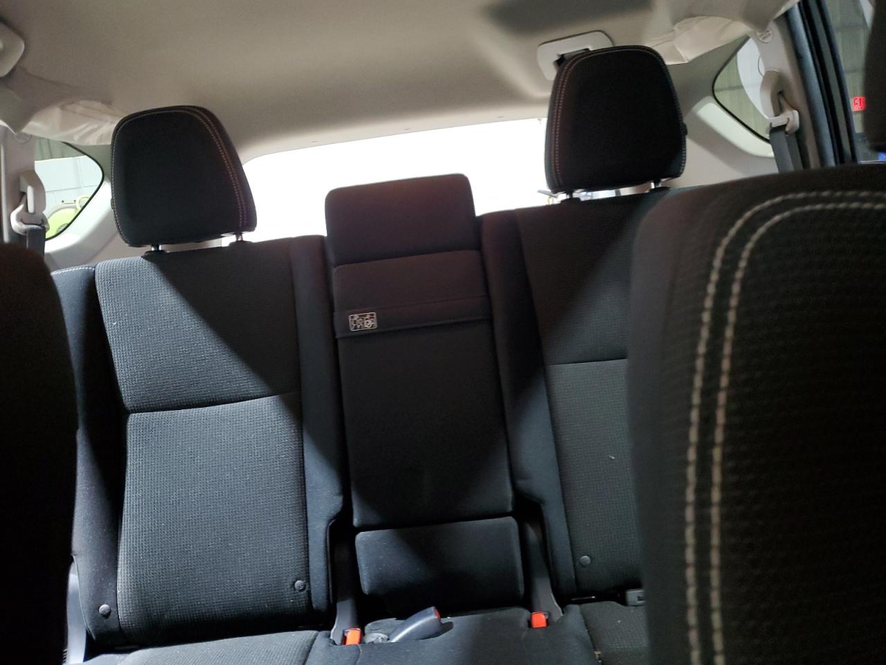 Toyota RAV4 Le Image 5