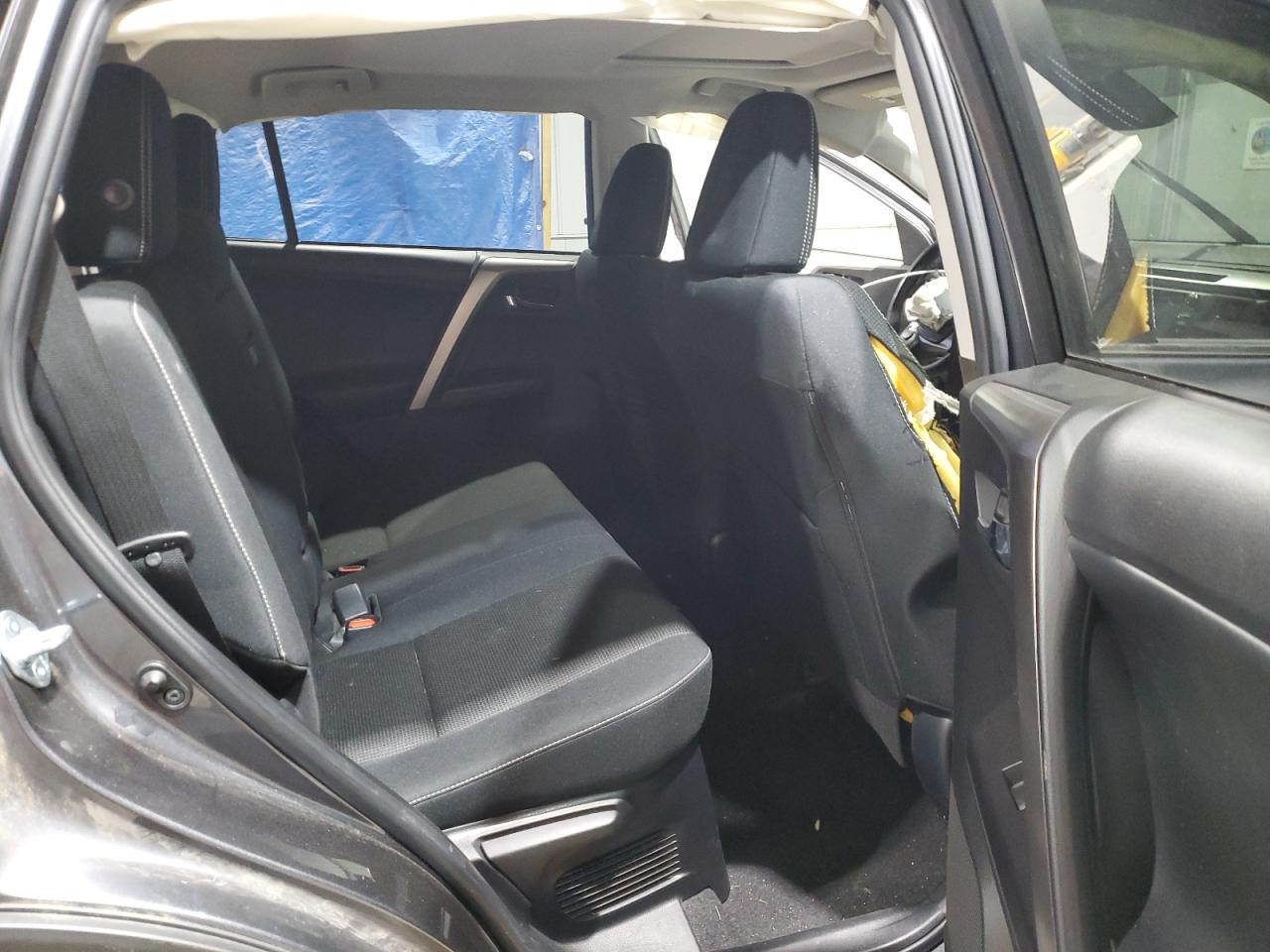 Toyota RAV4 Le Image 8