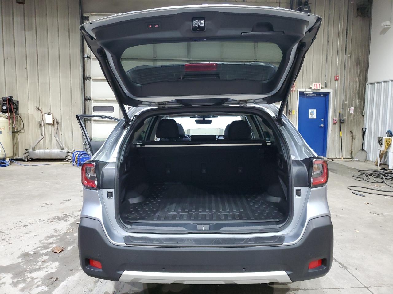 Subaru Outback Limited Image 7