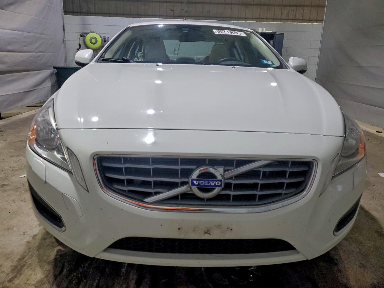 Volvo S60 T5 Image 3