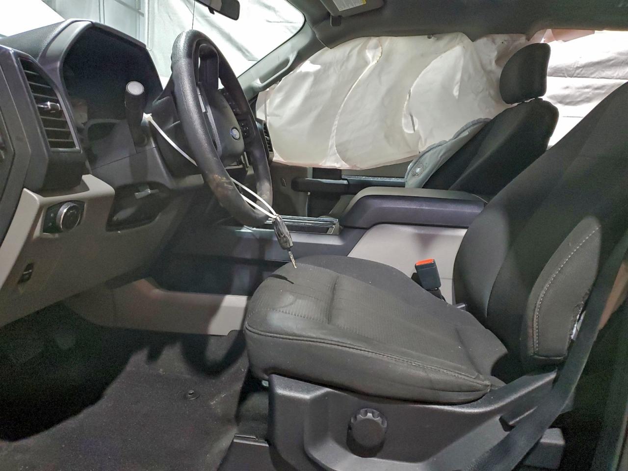 Ford F-150 Supercrew Image 11