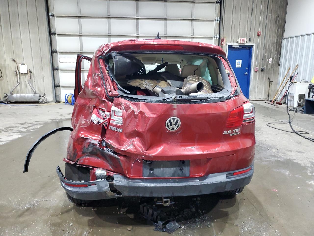 Volkswagen Tiguan S Image 4