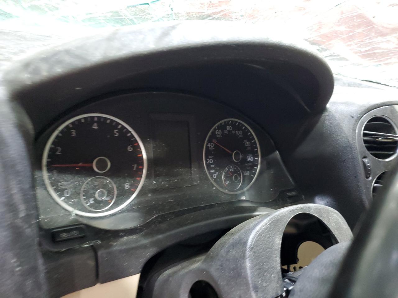 Volkswagen Tiguan S Image 12