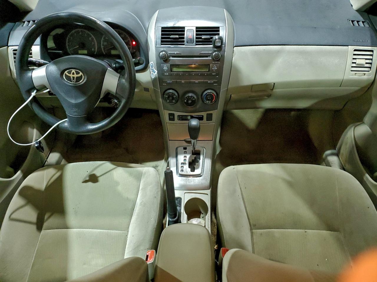 Toyota Corolla Base Image 12