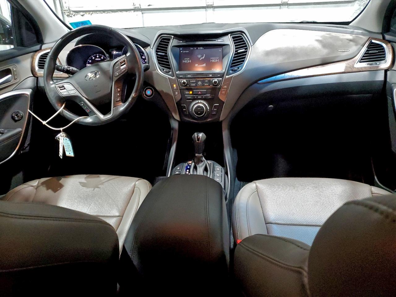 Hyundai SANTA FE Image 10