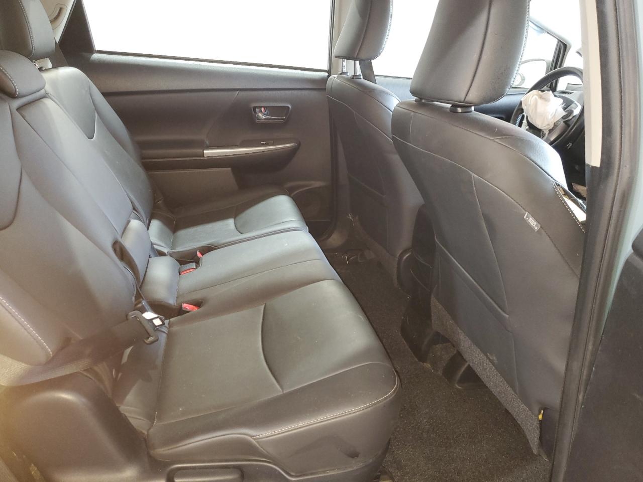 Toyota Prius Image 12