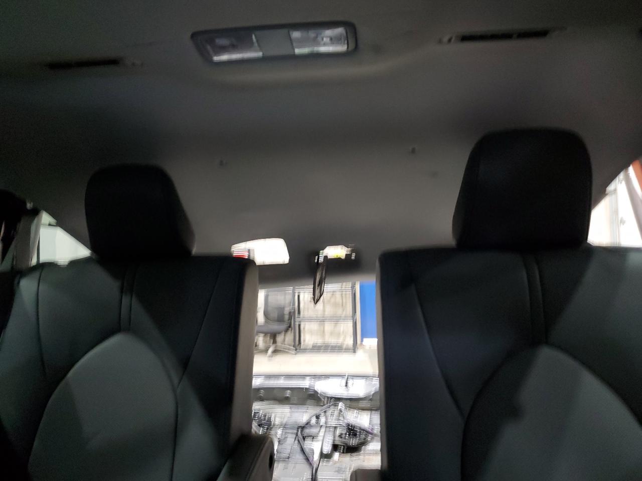 Toyota Highlander L Image 8