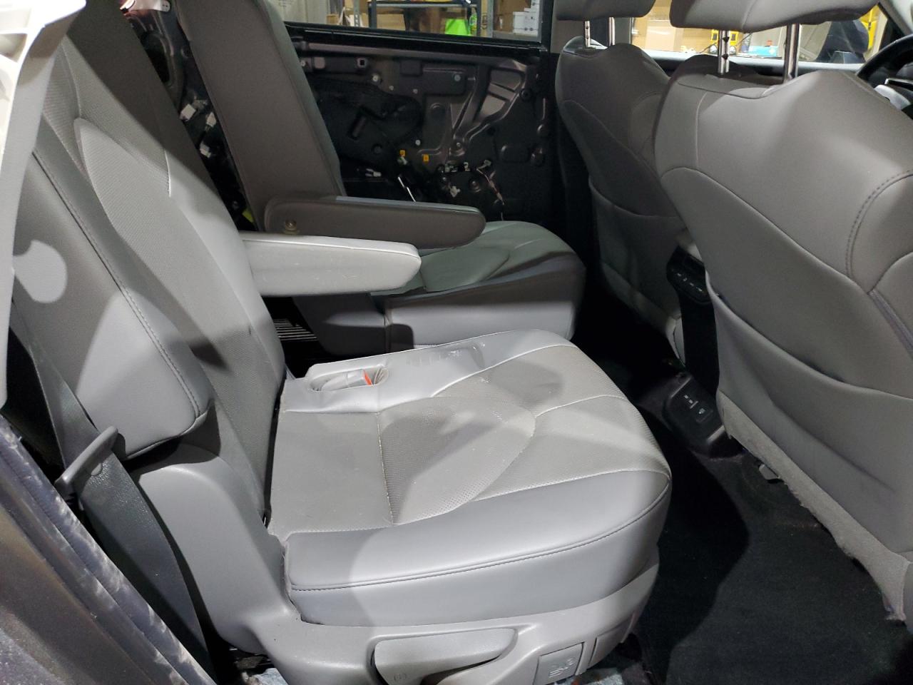 Toyota Highlander L Image 9