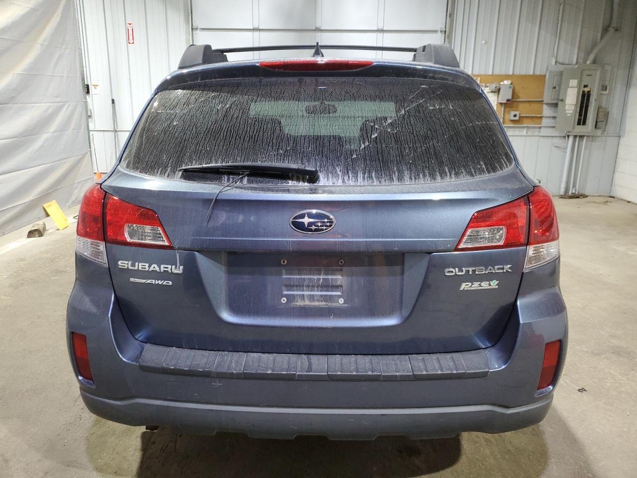 Subaru Outback 2.5i Limited Image 12