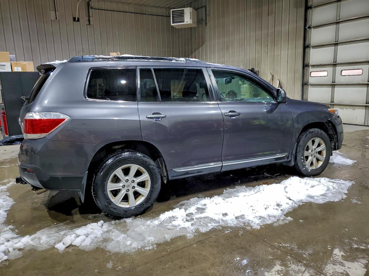 Toyota Highlander Base Image 3