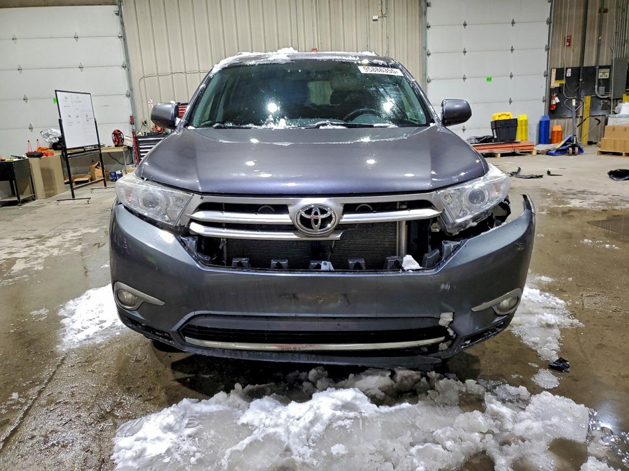 Toyota Highlander Base Image 11