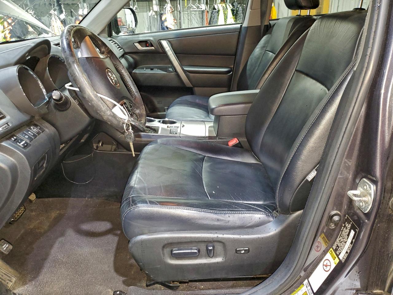 Toyota Highlander Base Image 12