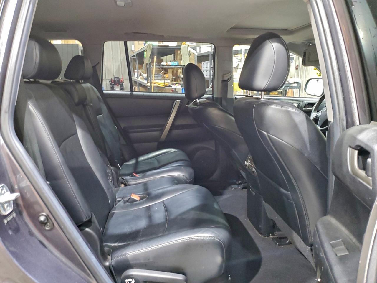 Toyota Highlander Base Image 5