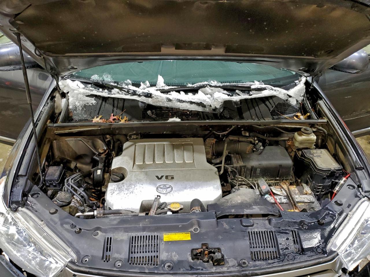 Toyota Highlander Base Image 13