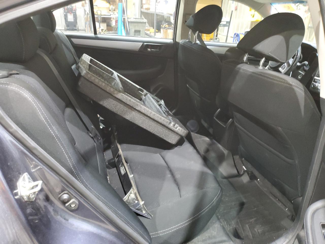 Subaru Legacy 2.5i Premium Image 10