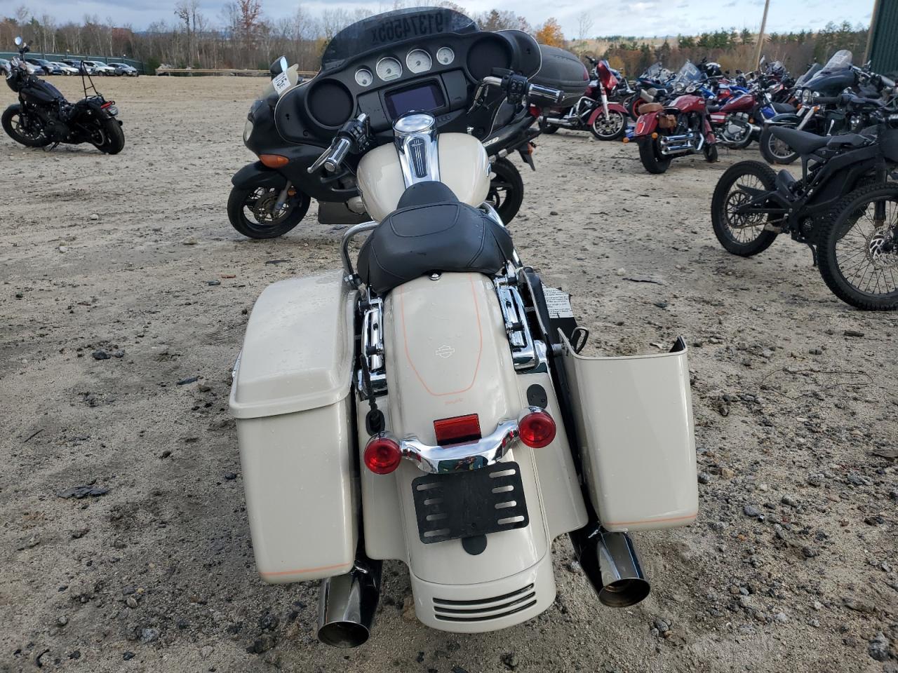 Harley-Davidson Fl Image 2