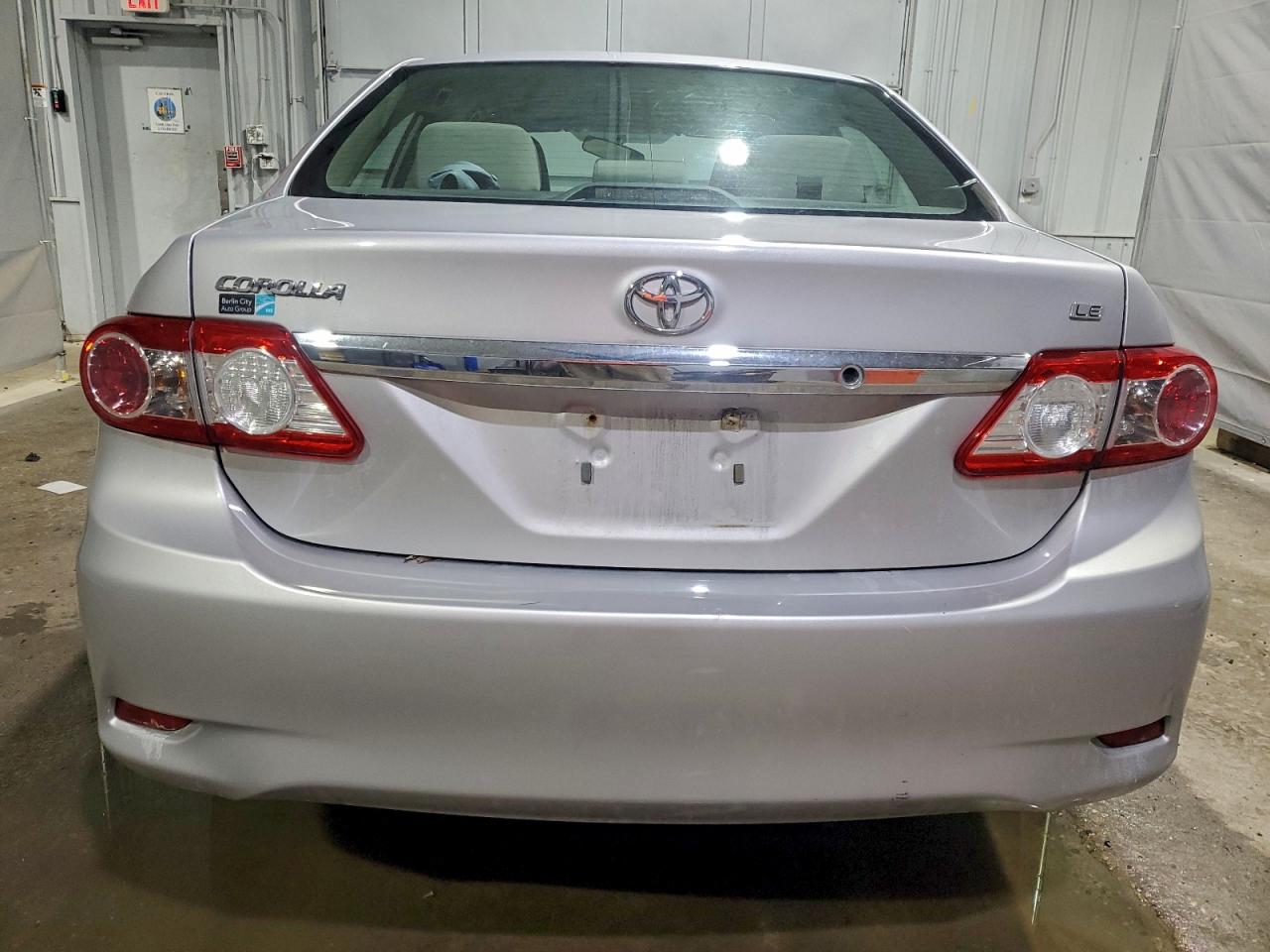 Toyota Corolla Base Image 8