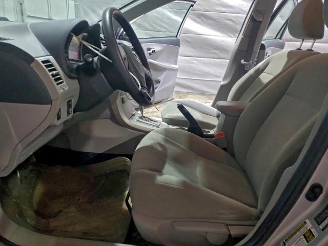 Toyota Corolla Base Image 3