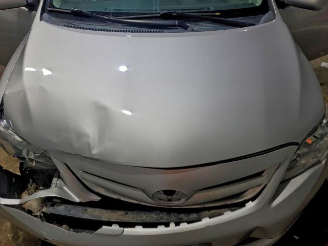 Toyota Corolla Base Image 10