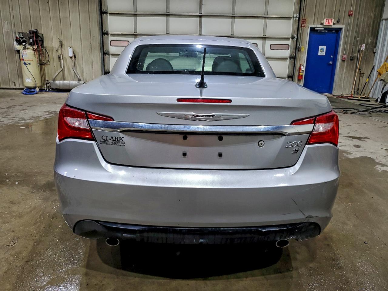 Chrysler 200 S Image 12