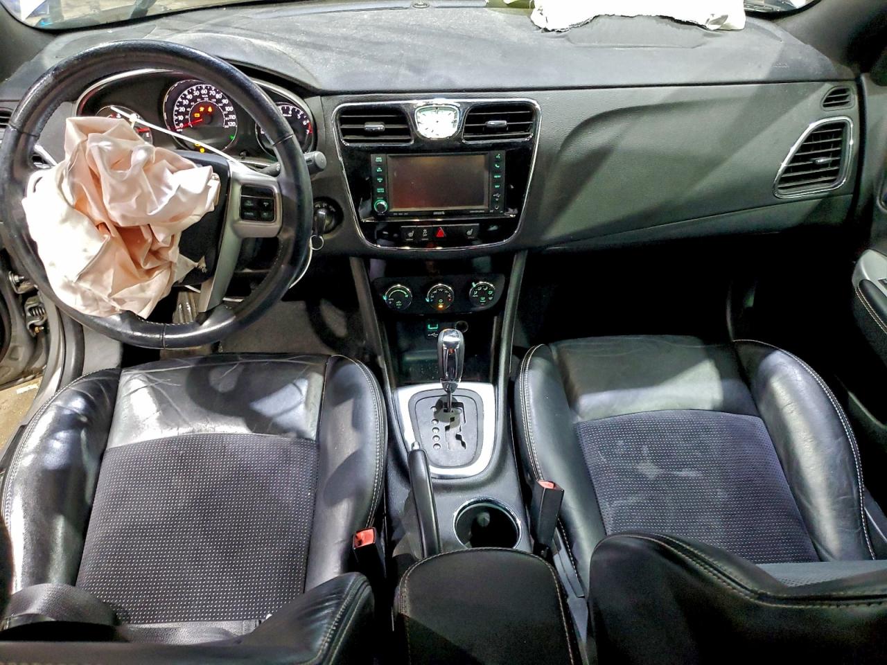 Chrysler 200 S Image 10