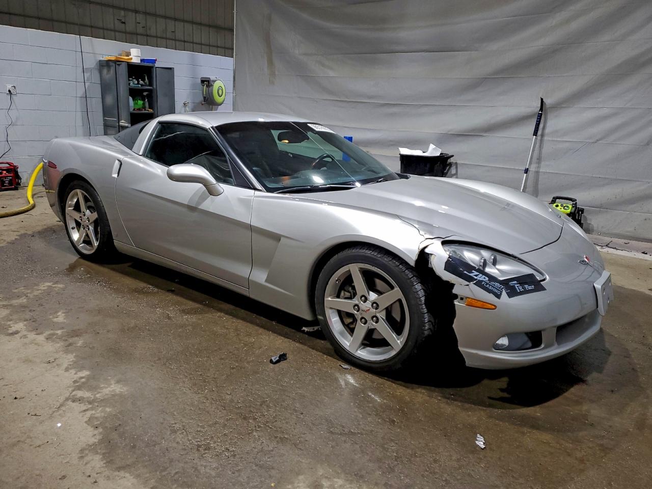 Chevrolet Corvette Image 12