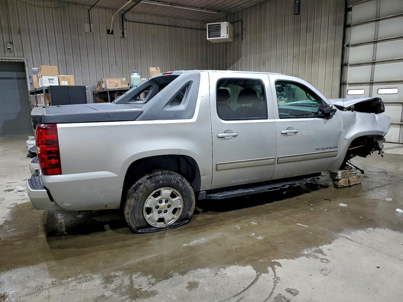Chevrolet Avalanche Ls Image 3