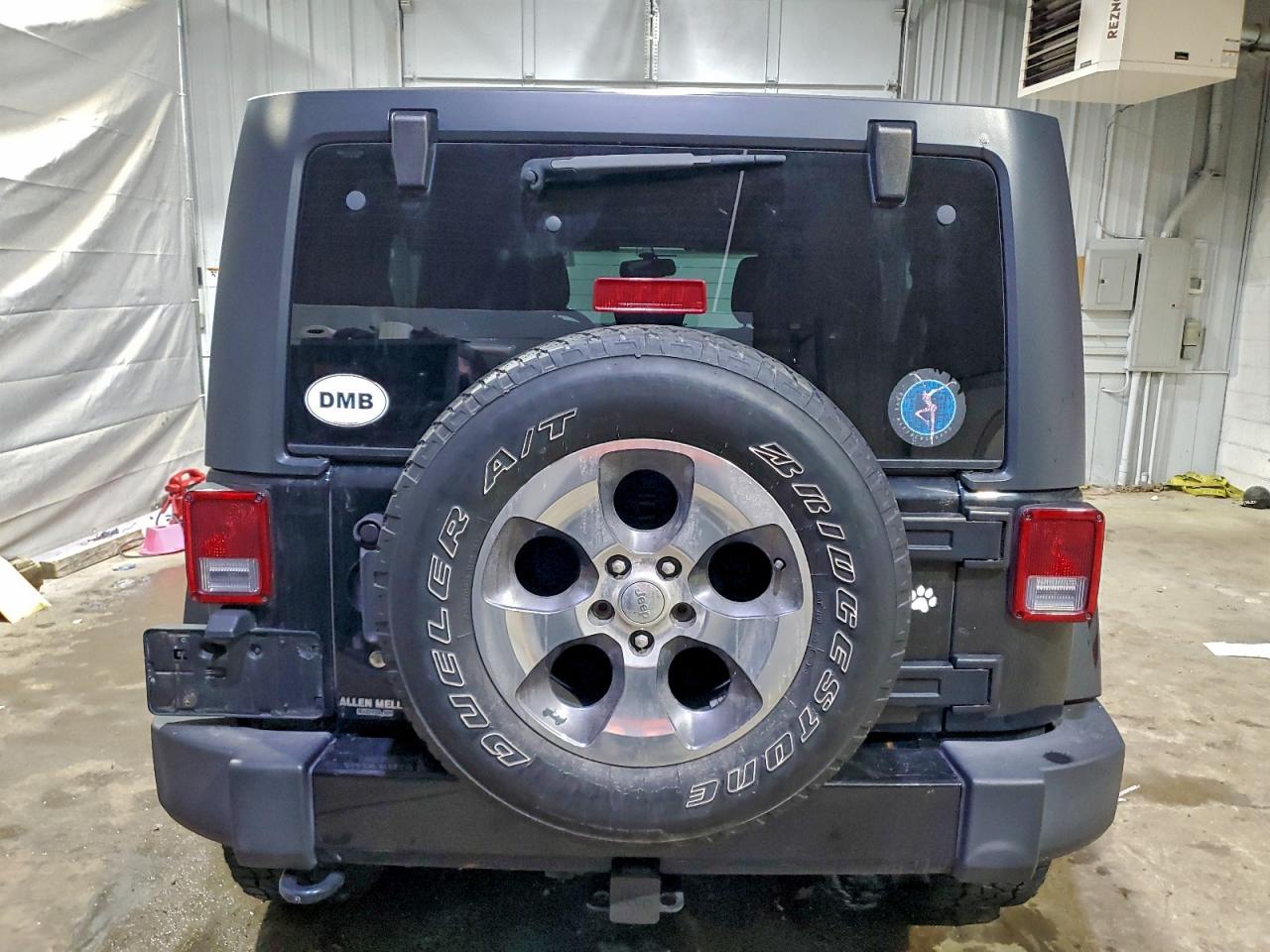 Jeep Wrangler Sahara Image 3