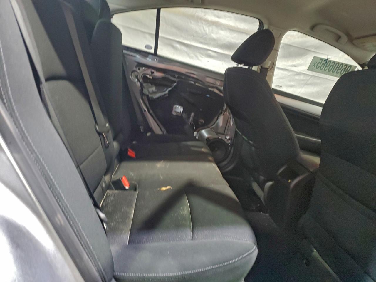 Subaru Legacy 2.5i Image 7