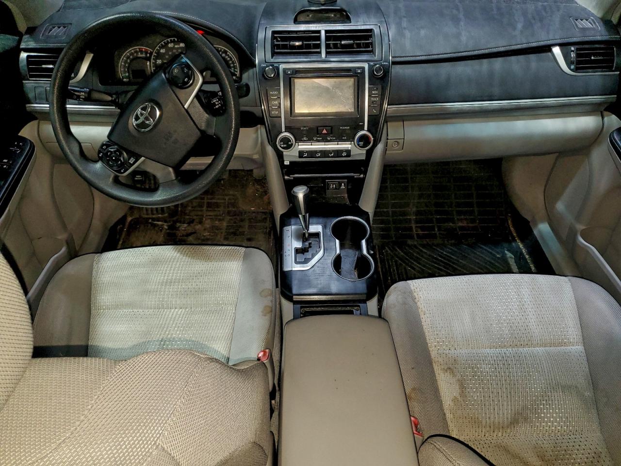 Toyota Camry L Image 11