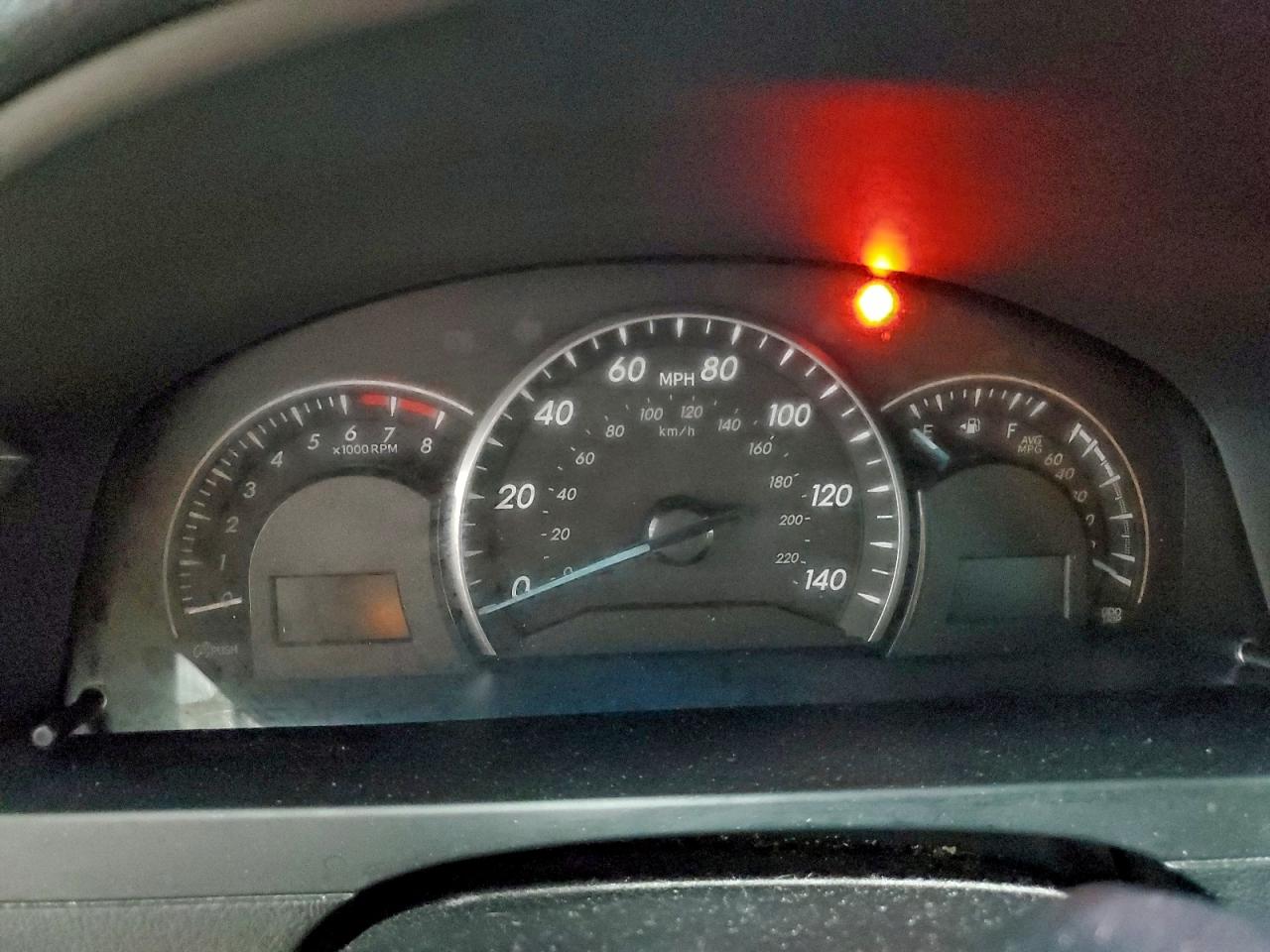 Toyota Camry L Image 6